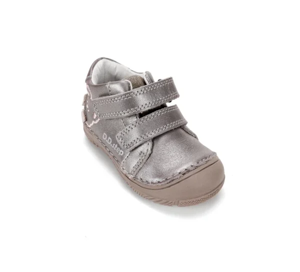 S082 62150BChampagne07 900x